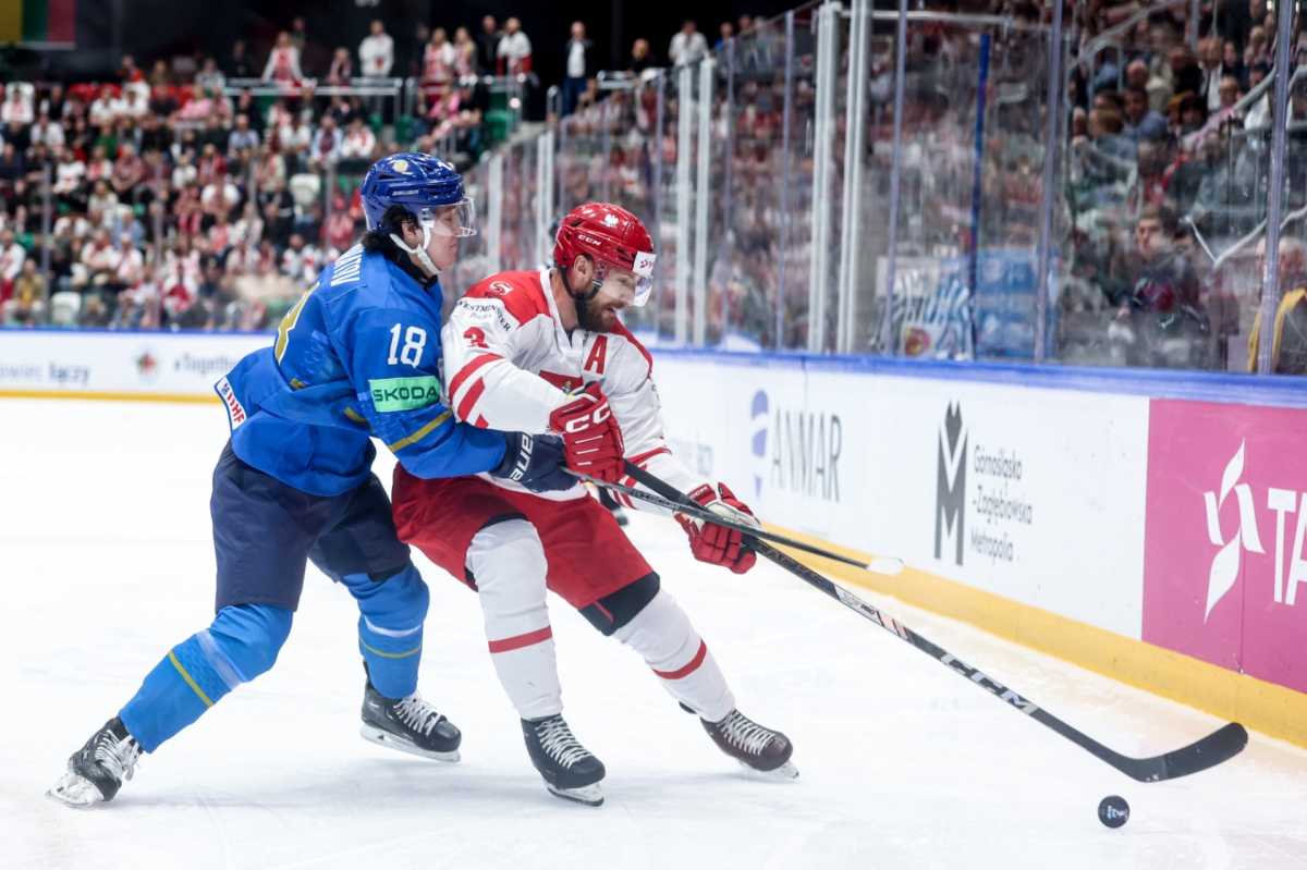 Казахстан выиграл третий матч на чемпионате мира по хоккею