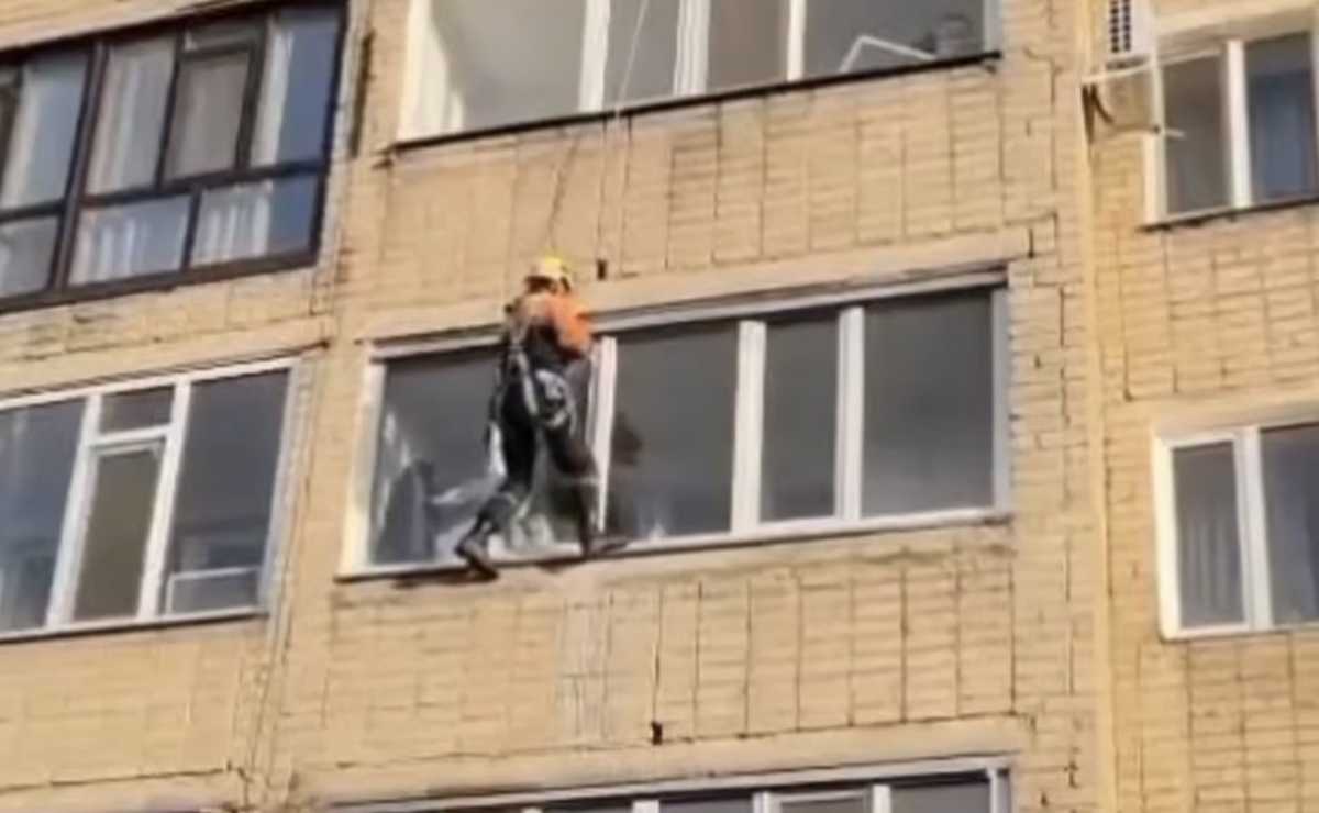 Упавшую в квартире пенсионерку спасли в Кокшетау