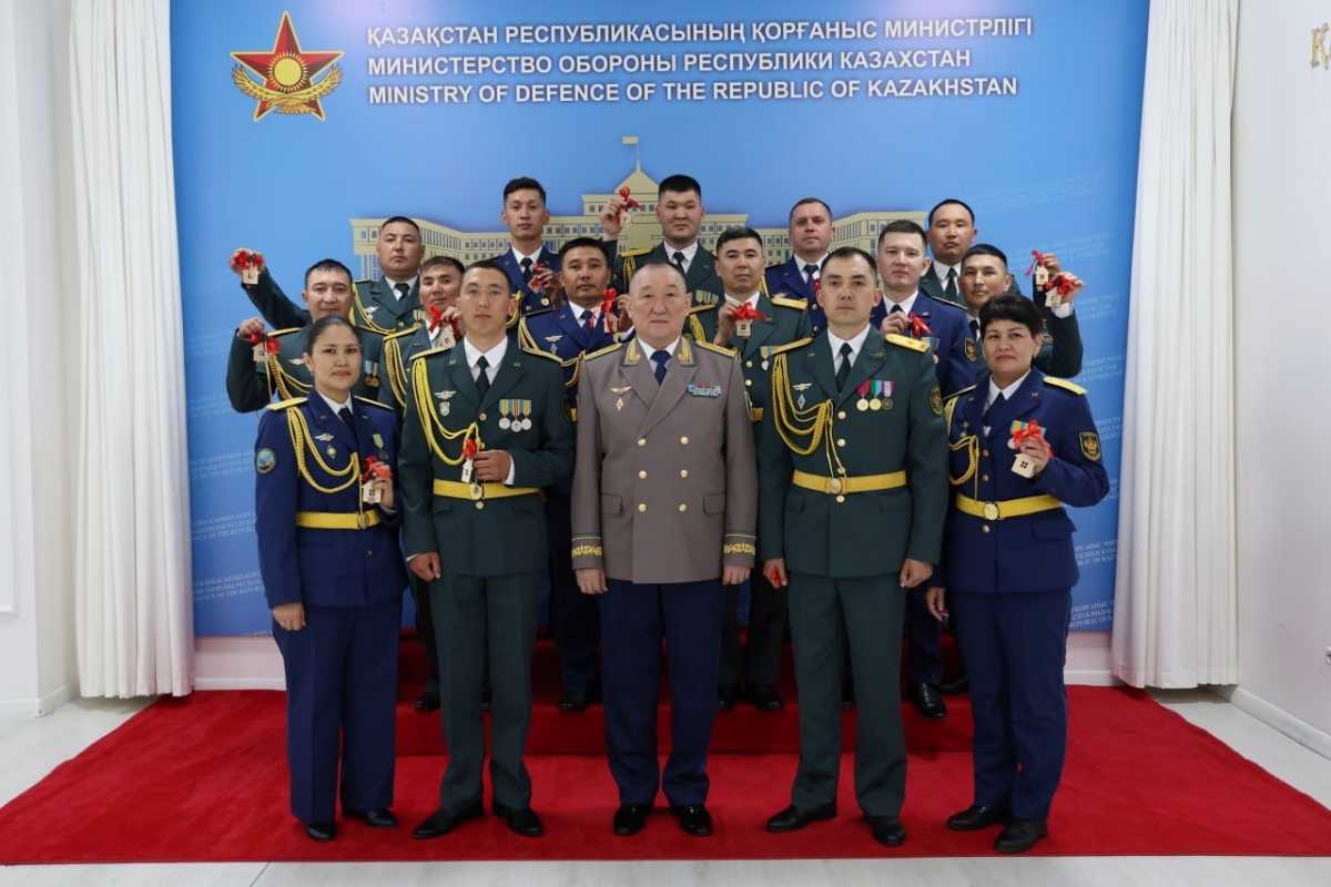 Семьям военнослужащих вручили ключи от квартир в Астане