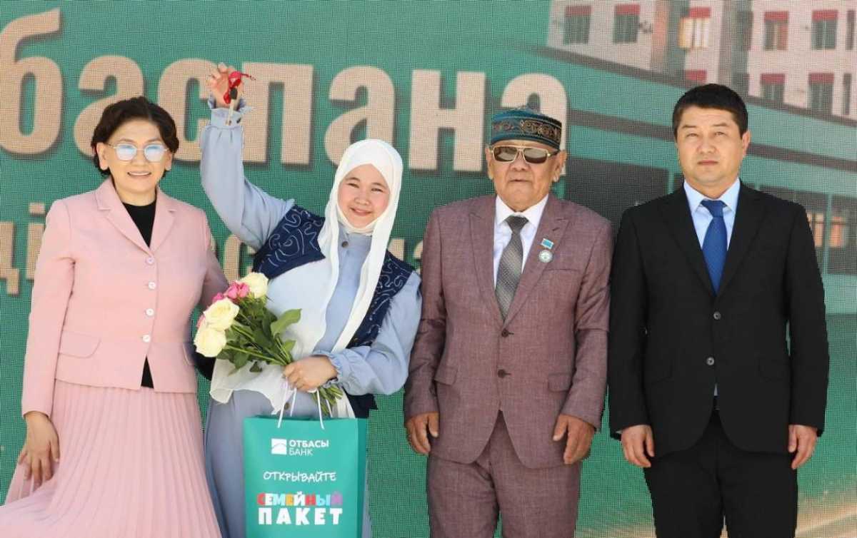 Аким Мангистауской области Нурдаулет Килыбай вручил 20 семьям ключи от новых квартир в селе Мангистау