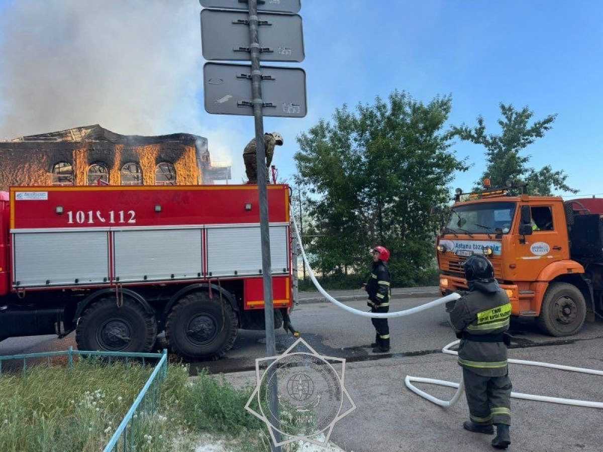 Ребёнка спасли во время крупного пожара в Астане