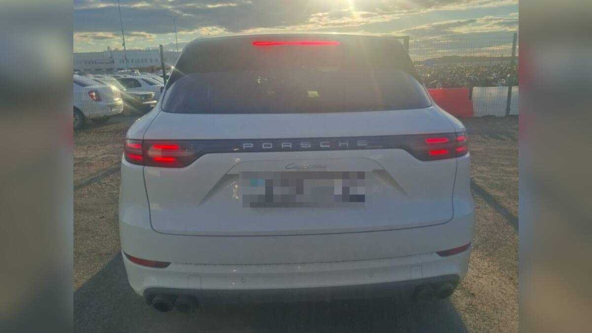 Porsche Cayenne должника отправили на штрафстоянку в Астане