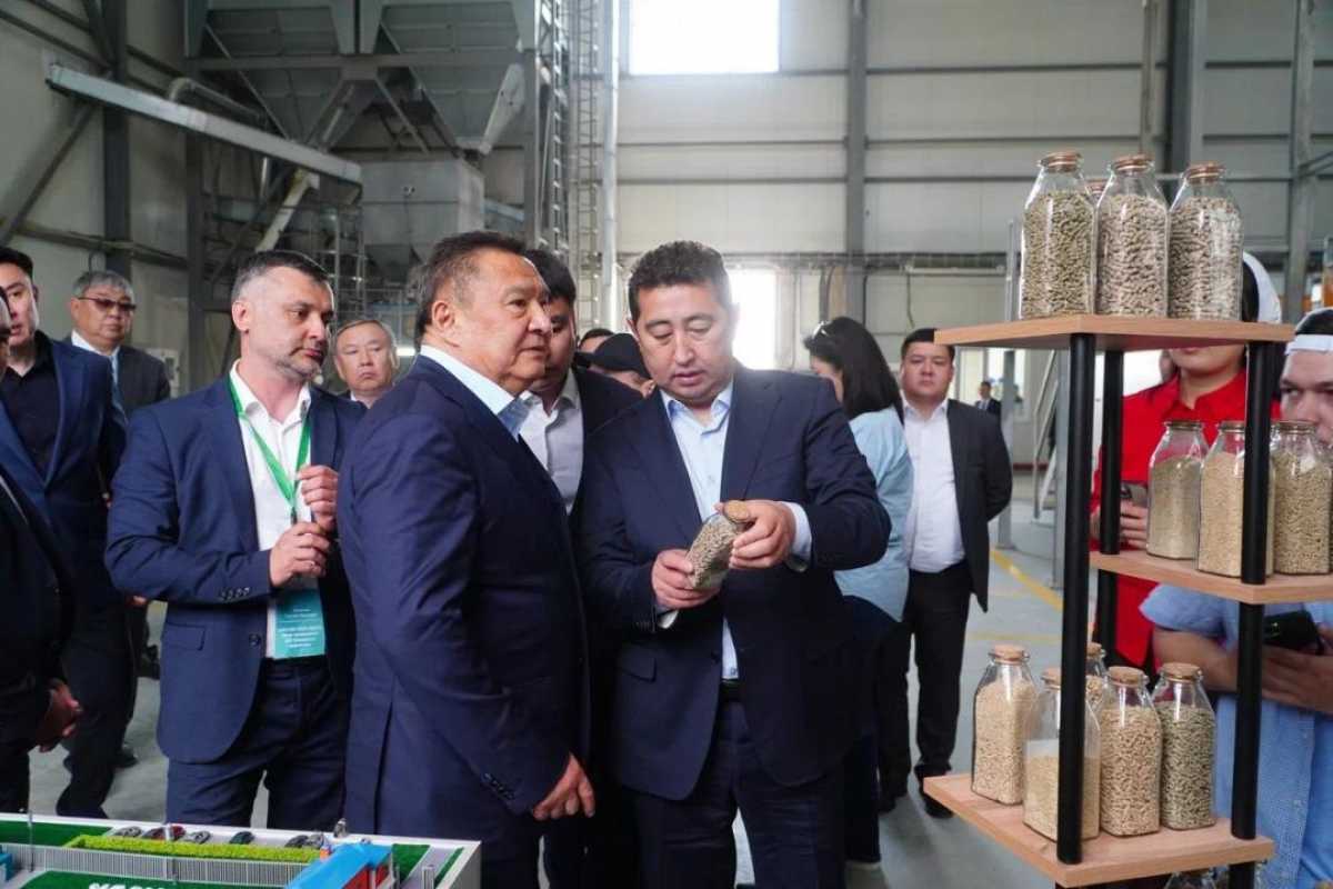 Айдарбек Сапаров ознакомился с ходом посевной кампании в Акмолинской области