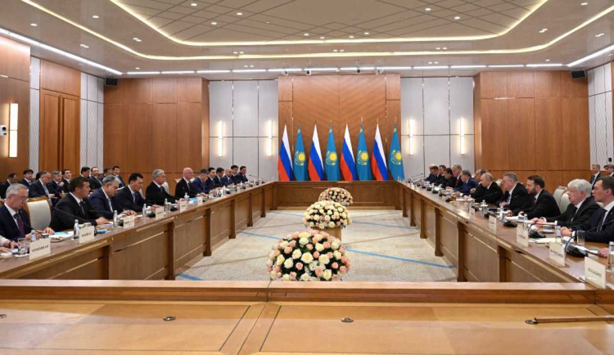 Президенты Казахстана и России провели переговоры в расширенном составе