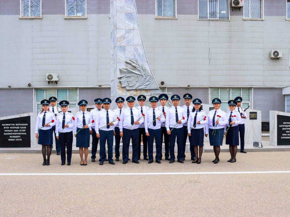 В ВКО почтили память сотрудников полиции, погибших при исполнении долга