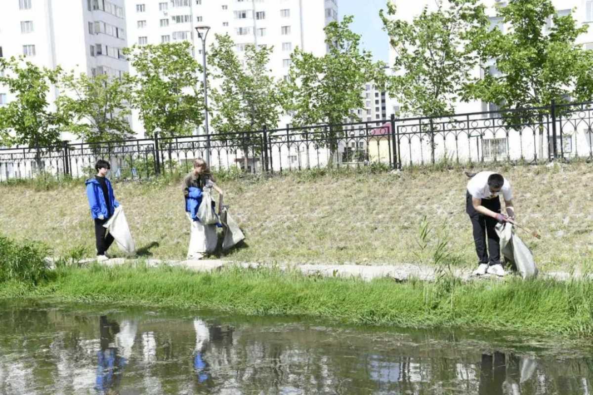 «Таза Қазақстан»: в столице очистили прибрежную зону ручья Акбулак
