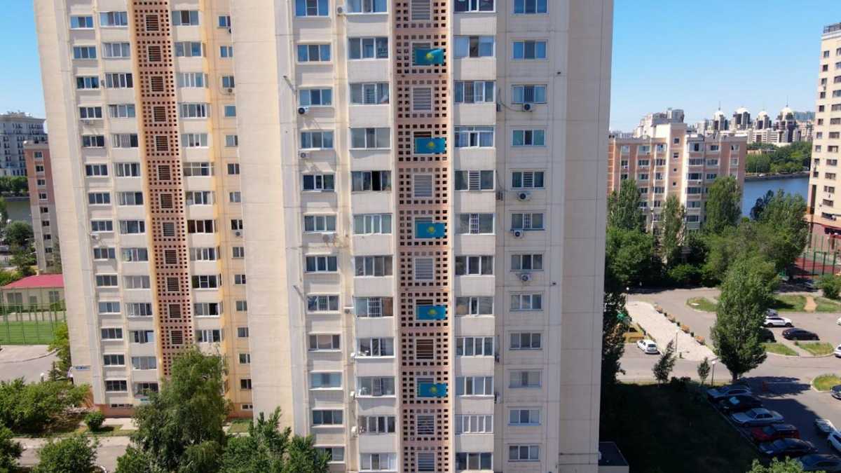 День государственных символов: в Астане стартовала традиционная акция «Моя страна — мой флаг»