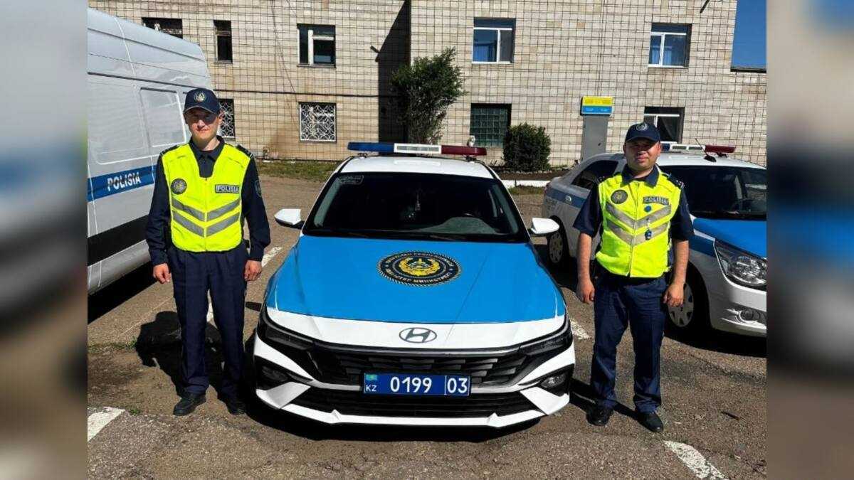 Полицейские спасли девушку, едва не сорвавшуюся с балкона шестого этажа в Акмолинской области