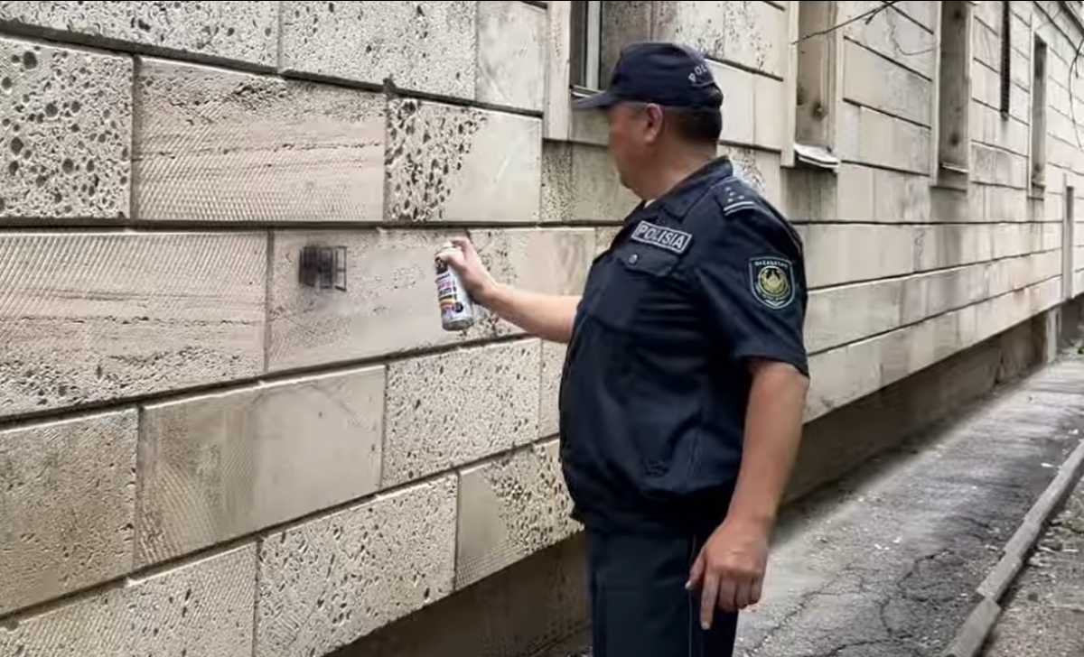 Более 400 наркограффити закрасили в Алматы