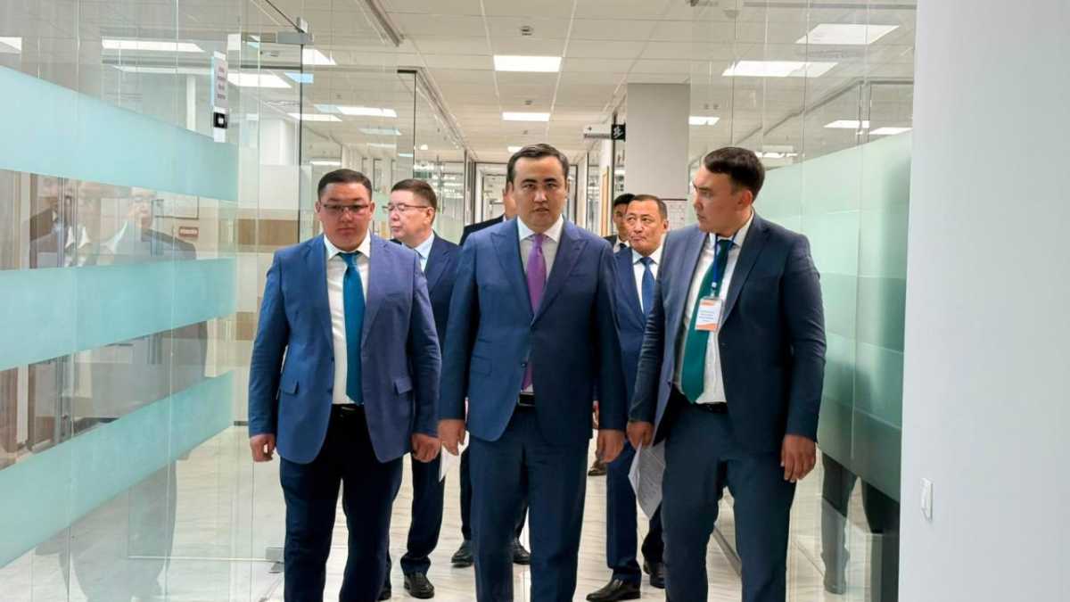 Ербол Туякбаев провел встречу с населением Туркестанской области