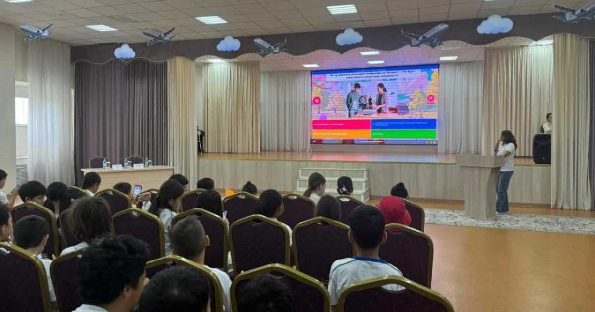«Закон и порядок»: в столичном лагере «Балдырган-2026» прошла специальная встреча