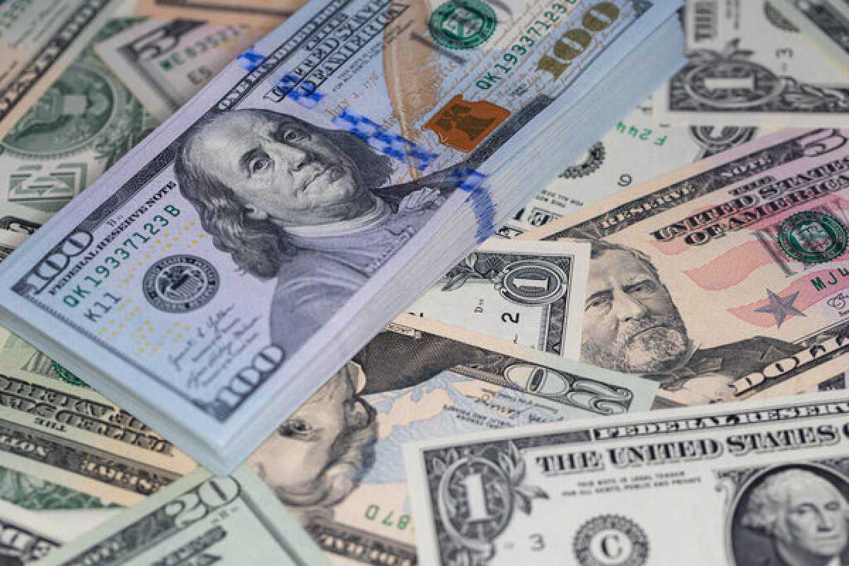 Казахстанцы стали чаще покупать доллары: «чистые» продажи выросли на 13%