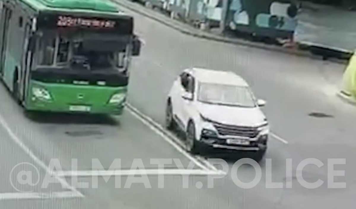 Пьяного водителя на угнанном автомобиле задержали в Алматы