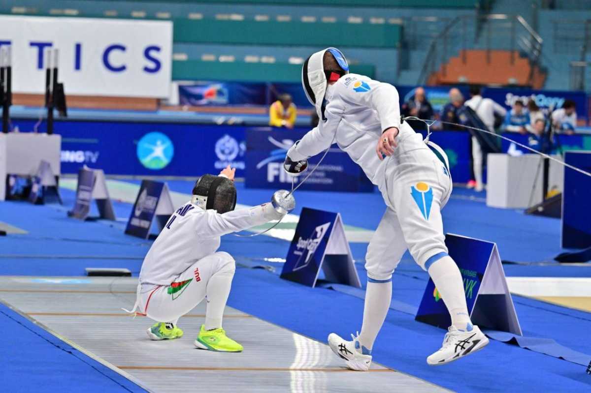 Сборная Казахстана по фехтованию завоевала «золото» чемпионата Азии в Индии
