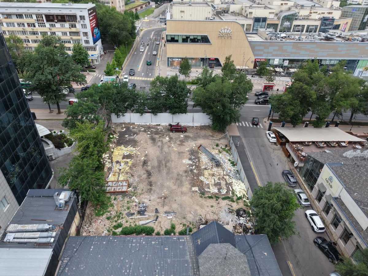 Торговые павильоны снесли в центре Алматы