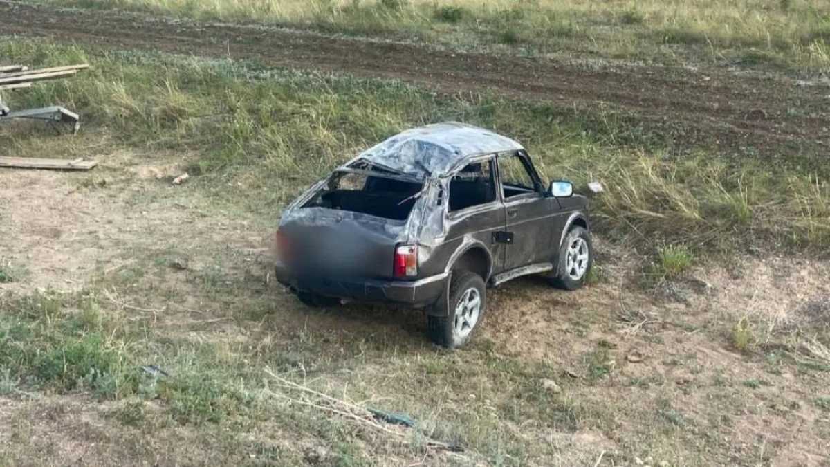 Автомобиль опрокинулся в кювет в Павлодарской области: погиб подросток