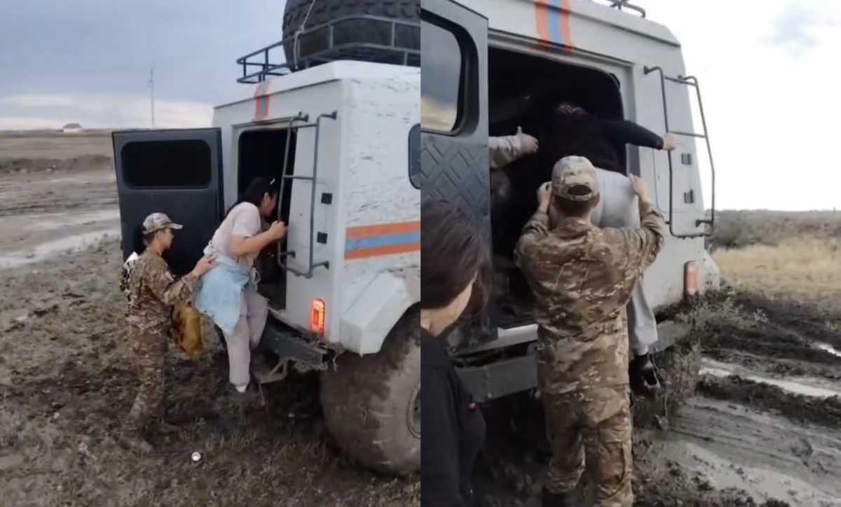 Ливень размыл дорогу: более 50 человек эвакуировали в Атырауской области