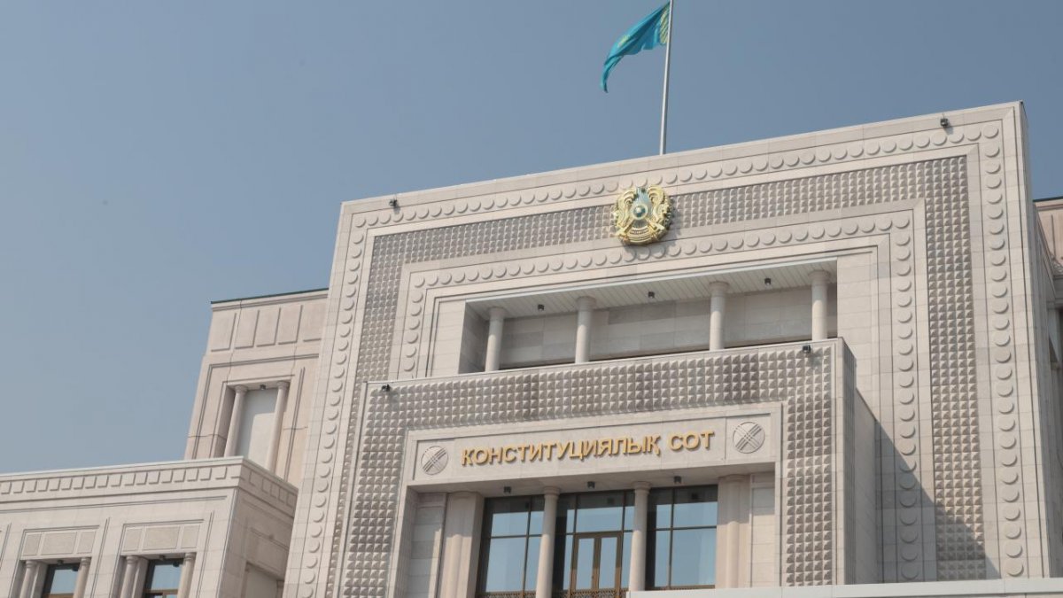 Выплата пенсий казахстанцам, выехавшим на ПМЖ за границу: Конституционный суд принял решение
