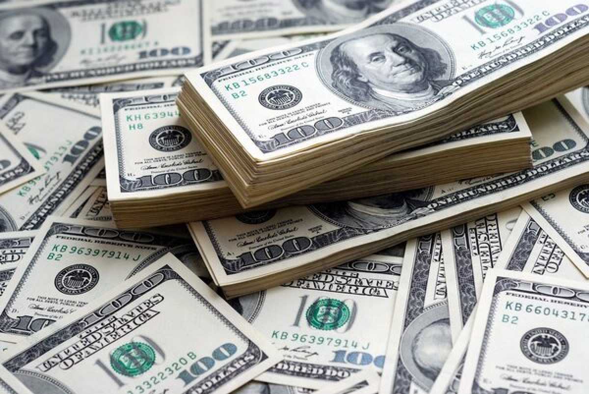 Почти 300 тысяч долларов пытались вывезти из Казахстана через границу