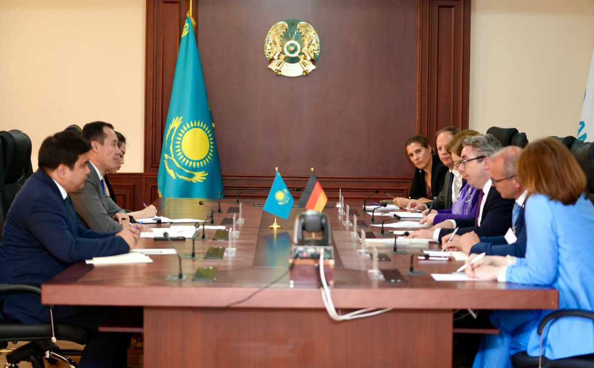 Казахстан и Германия обсудили поставки нефти и сотрудничество в энергетике