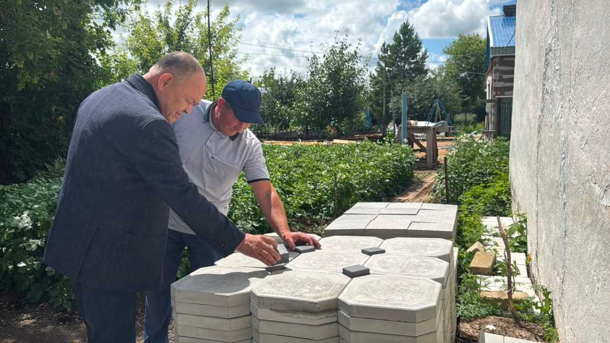 В селе Львовском открылся мини-цех по производству тротуарной плитки