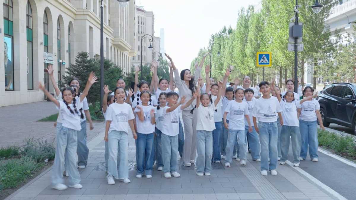 В Астане школьники сделали необычный подарок ко Дню города