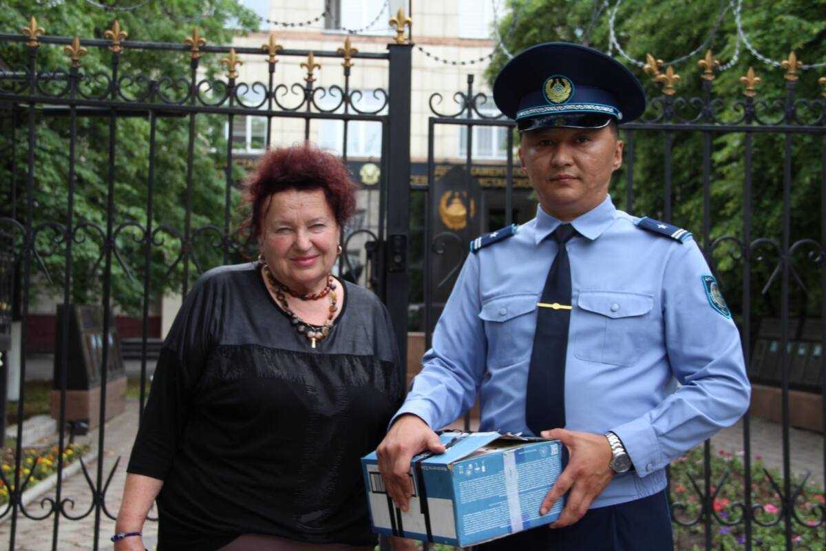 Пенсионерка из Петропавловска едва не отдала мошенникам 2 млн тг: вмешались полицейские