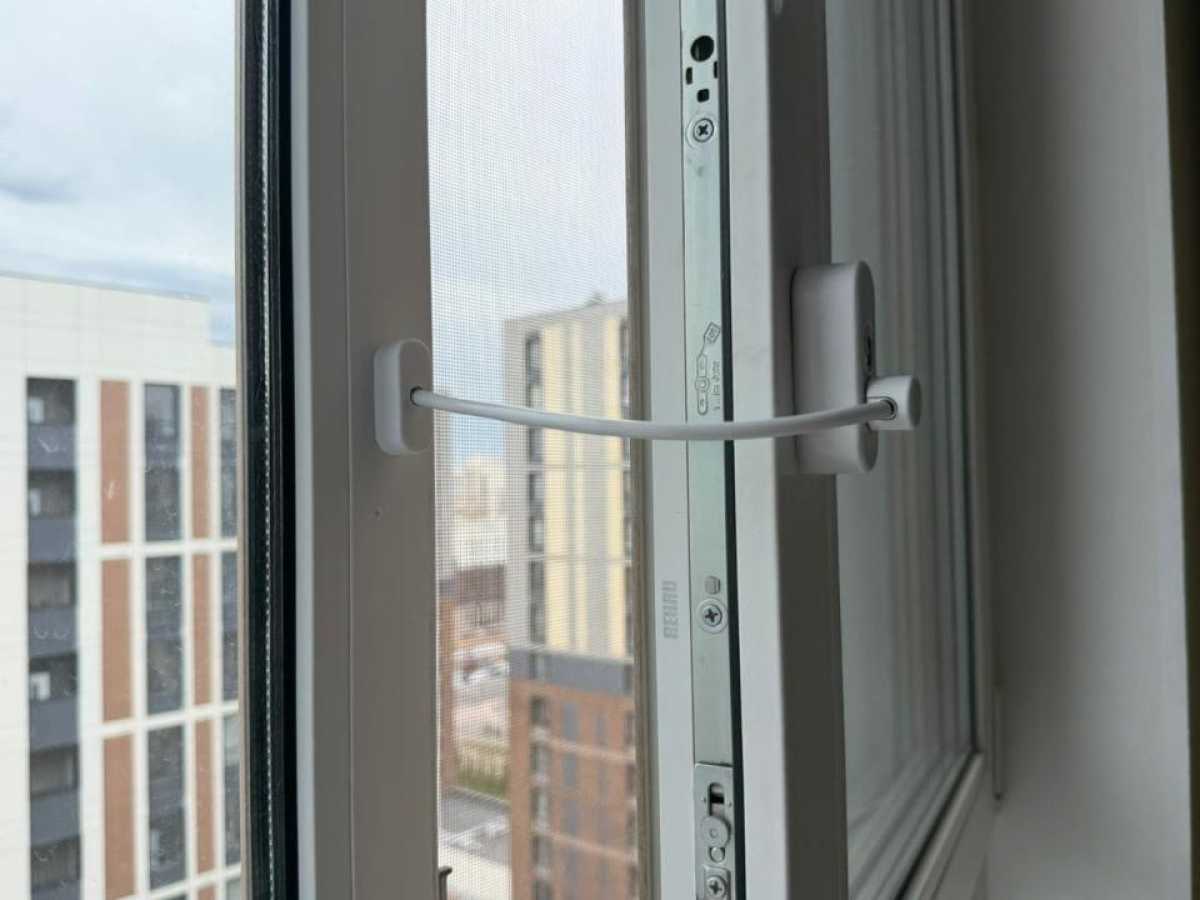 Безопасность детей: более 1400 блокираторов бесплатно установили на окна в Астане