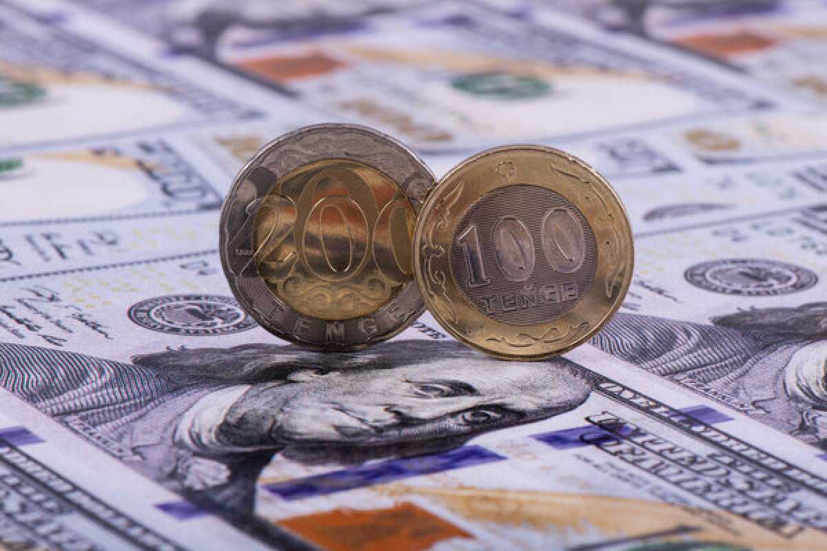 Курс доллара в Казахстане опустился ниже 468 тенге
