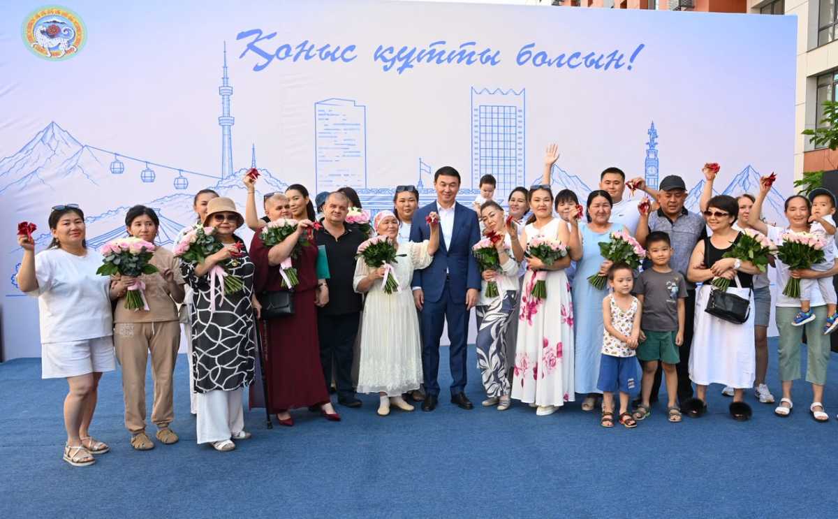 885 семей получат ключи от новых квартир в Алматы
