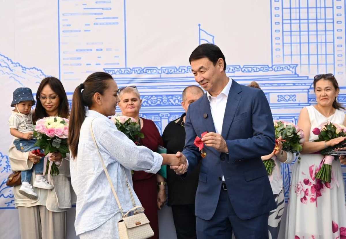 Почти 900 семей получат ключи от новых квартир в Алматы