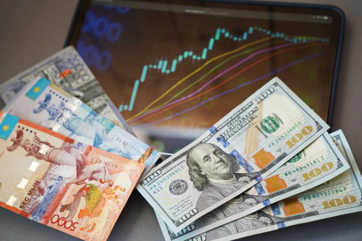 Почти на 9 тенге подорожал доллар в Казахстане