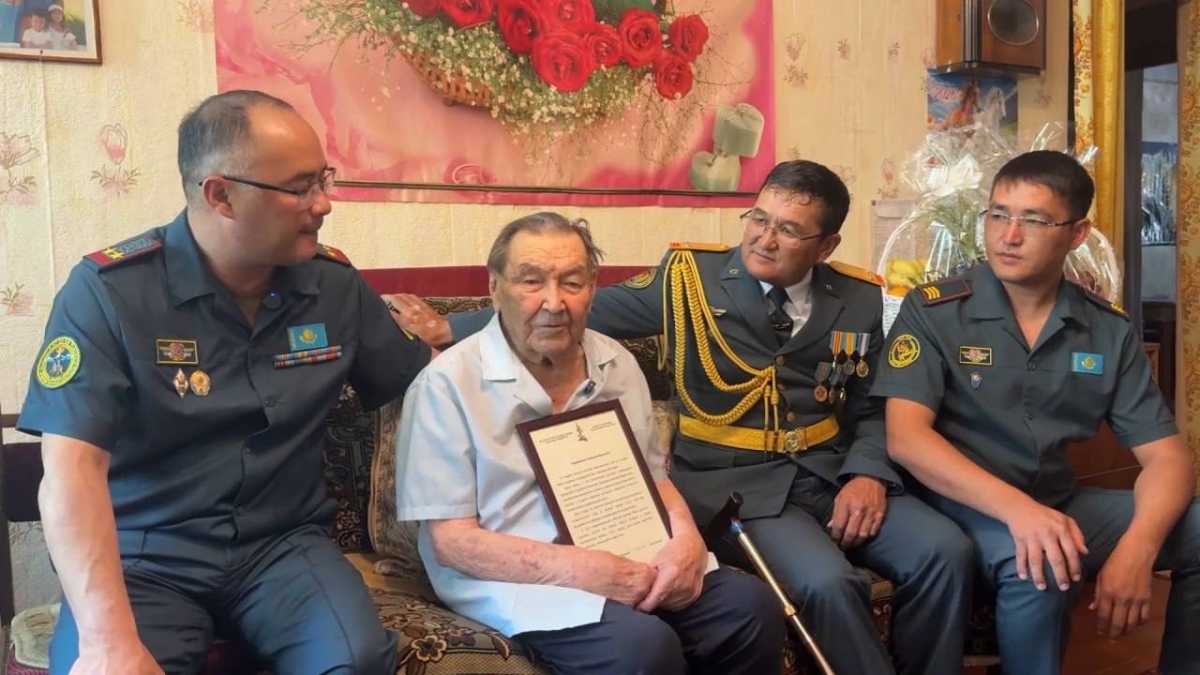 Фронтовика, дошедшего до Берлина, поздравили со 100-летием в Таразе