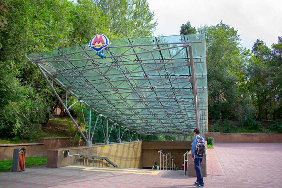 Неудачная шутка в метро закончилась арестом для жителя Алматы