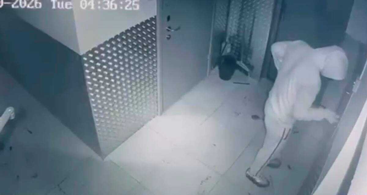 Вынес из кассы 2,5 млн тг: подозреваемого в серии краж из магазинов задержали в Атырау