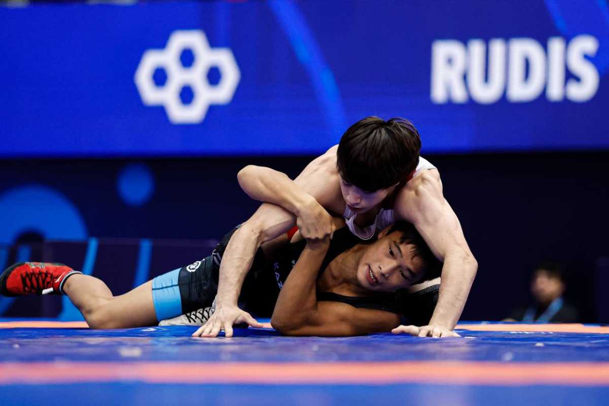 Два казахстанских борца вышли в финал чемпионата мира U17 в Баку