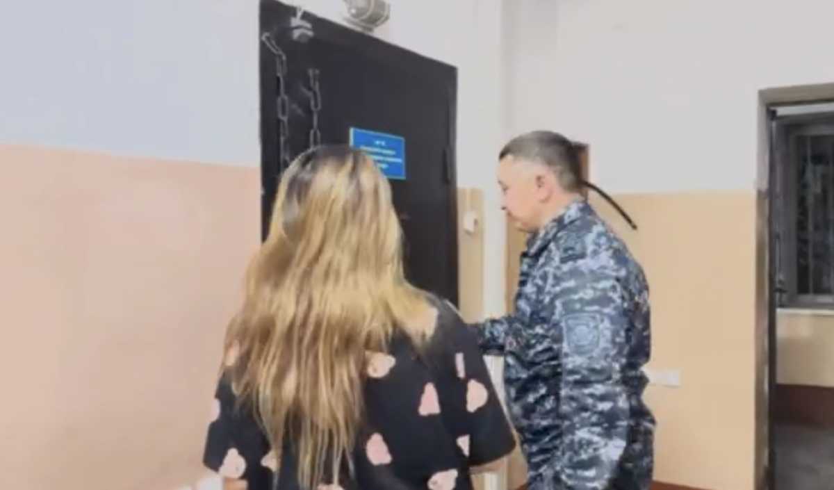 Прямой эфир в TikTok закончился арестом для жительницы Семея