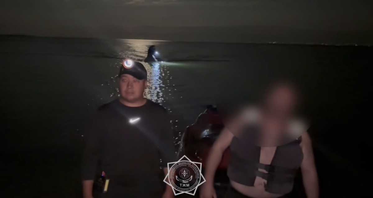 У гидроскутера закончилось топливо: двух отдыхающих спасли на Капшагайском водохранилище
