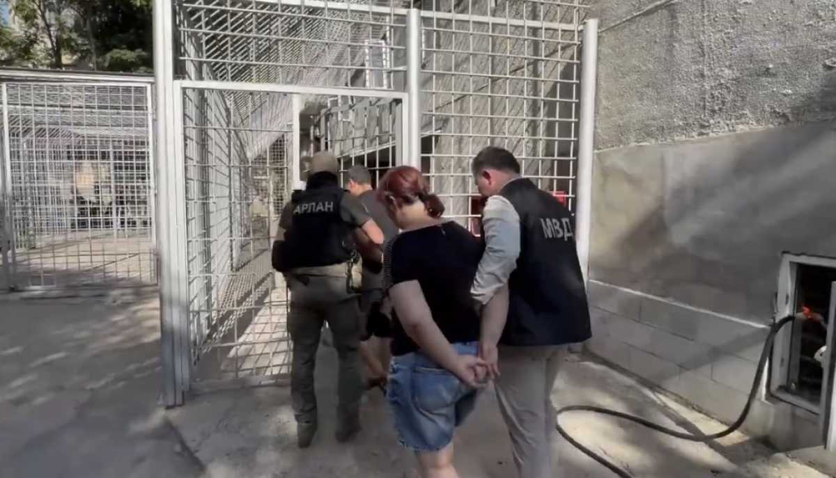 Супругов с крупной партией мефедрона задержали в Шымкенте