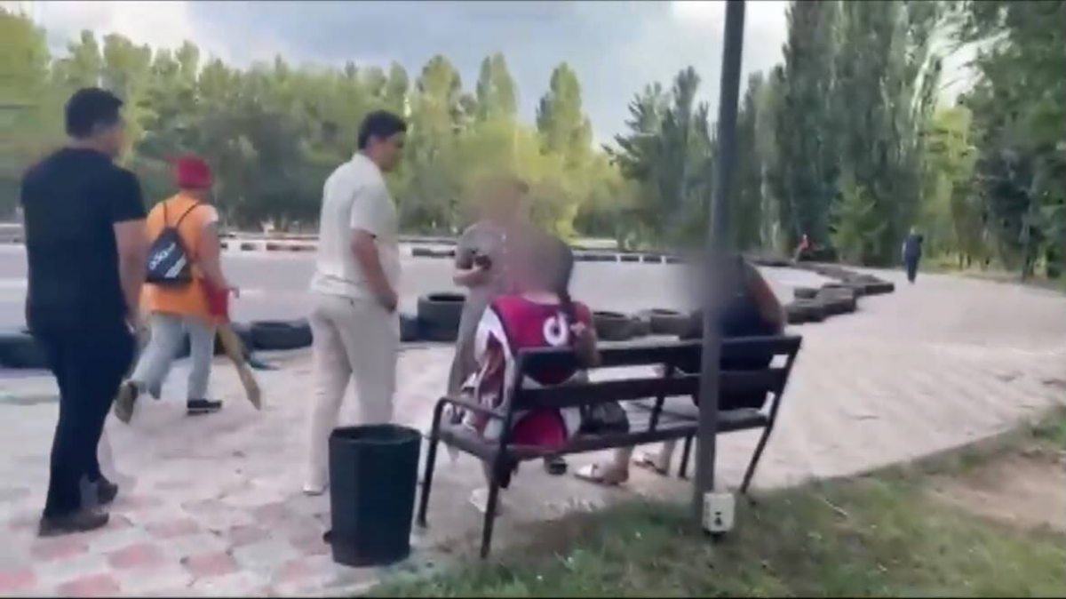Пенсионерка поверила в «снятие проклятия» и лишилась золота и 15 млн тг в Караганде