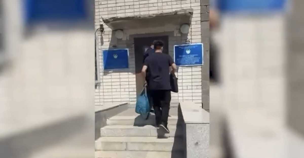 Видео с нецензурной бранью в Instagram обернулось арестом для астанчанина