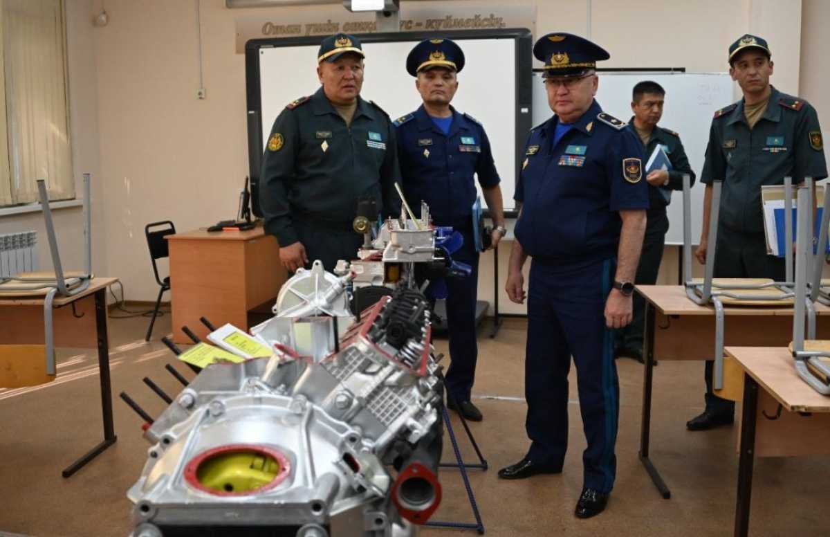 В Астане заместитель министра обороны проверил ход приемной кампании в военном колледже