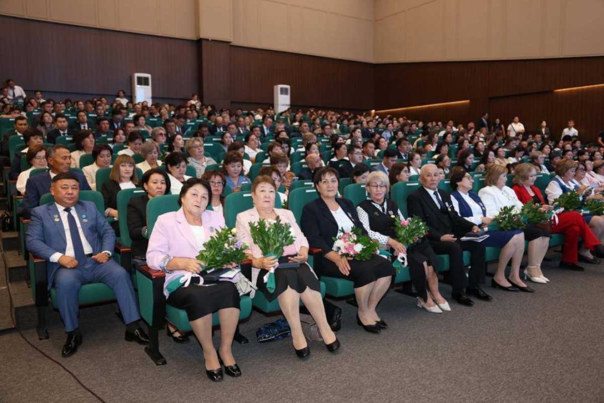 Августовская конференция: пять школ Алматинской области вошли в топ-100 лучших школ страны