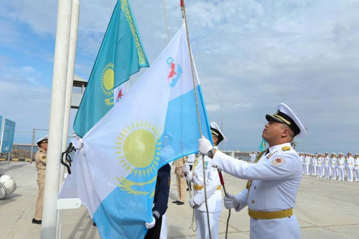 В Мангистау отметили 30-летие поднятие Военно-морского флага: на Каспии прошло торжественное мероприятие