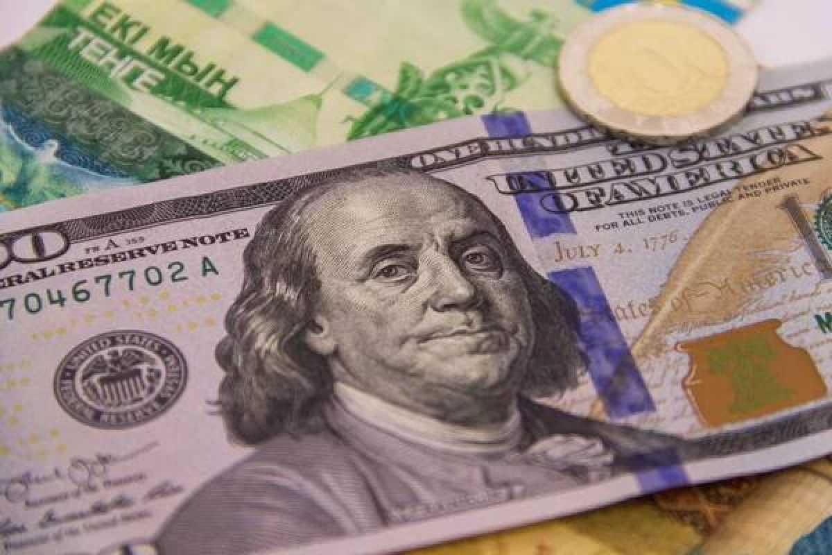 Доллар немного подешевел в Казахстане