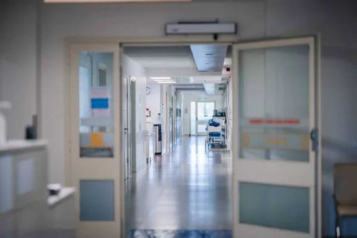Ребёнка ударило током во дворе дома в Астане