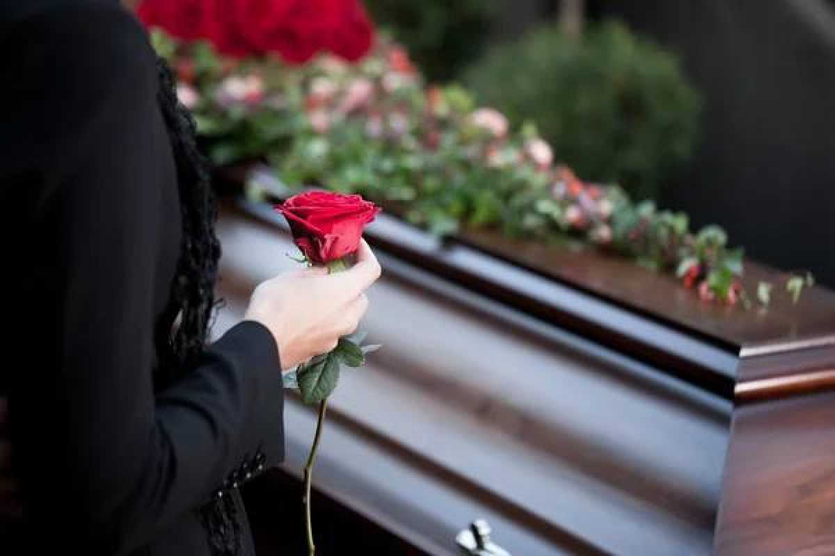 Каждый третий казахстанец не может организовать похороны близкого без долгов и кредитов – исследование