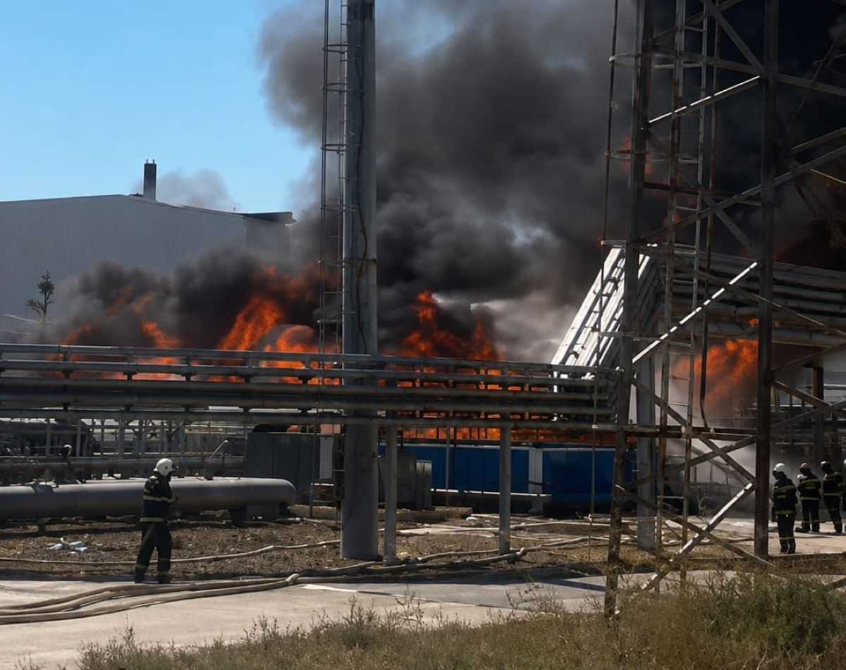 Пожар на территории Атырауского НПЗ полностью ликвидировали: в МЧС рассказали подробности