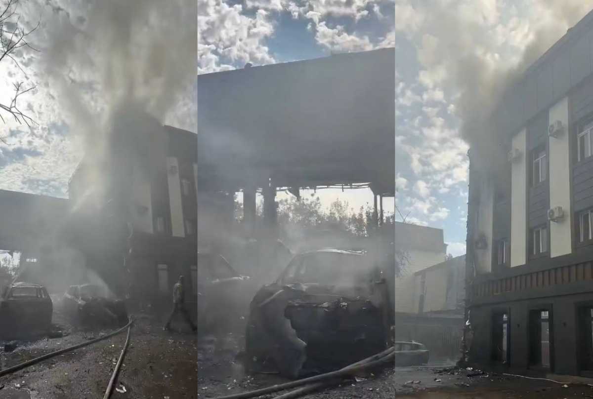 Огонь охватил здание и два автомобиля: женщину спасли при пожаре в Костанае