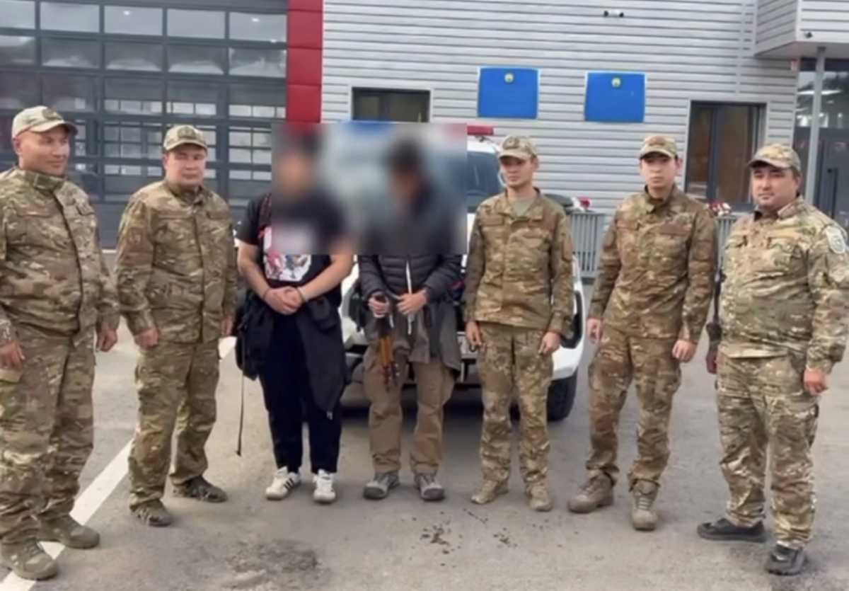 Заблудившихся ночью в горах парней спасли в Карагандинской области